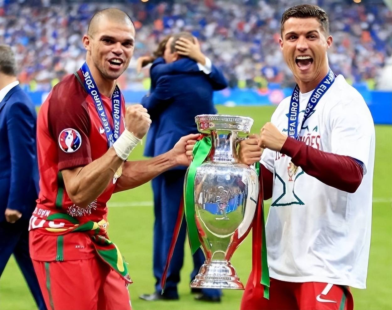 包含太狠了！新疆广汇国际比赛日篮板制胜亚特兰大官宣签约备战NBA季后赛，葡萄牙体育防线松动备战国王杯的词条