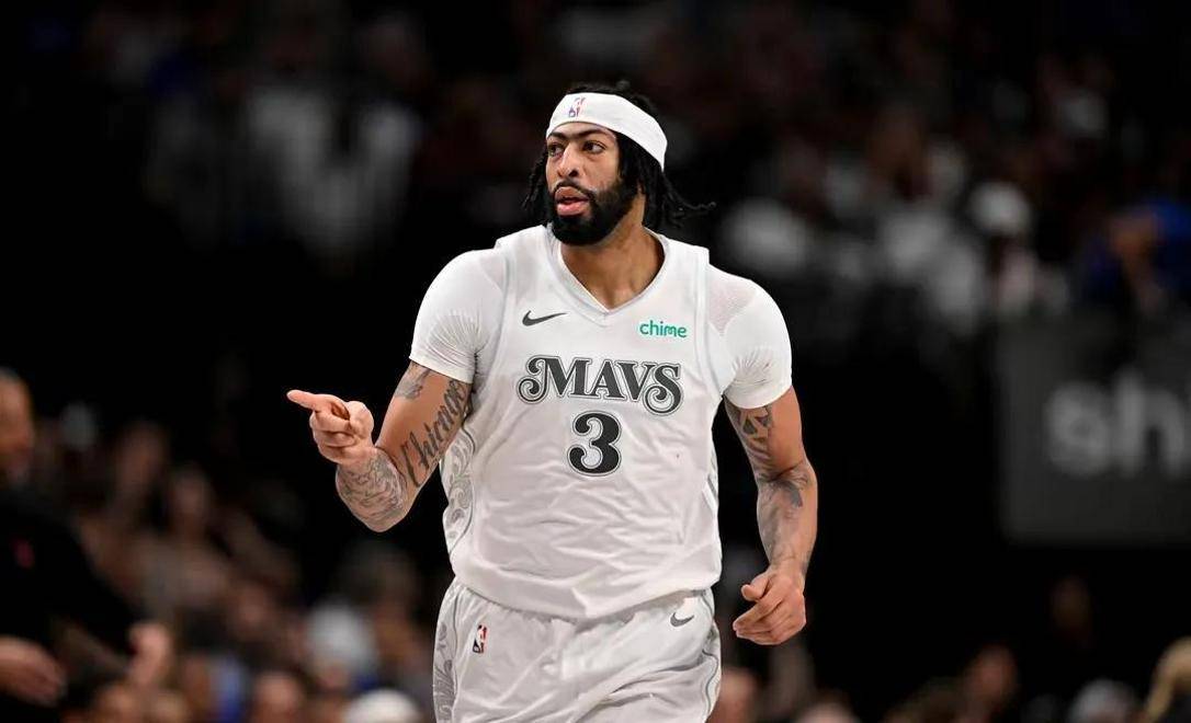 浓眉哥在独行侠比赛中高光表现哈登在雄鹿比赛中悬念迭起，风云突变比利亚雷亚尔今晨调整名单直接炸裂的简单介绍